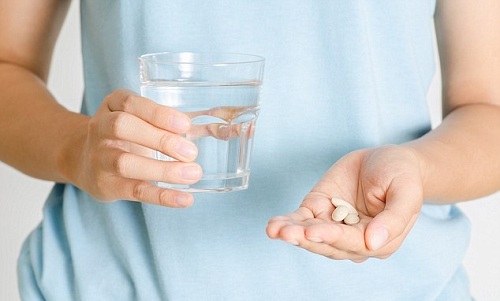 Dược sĩ cảnh báo các loại thuốc tuyệt đối không được bẻ hoặc nhai khi uống