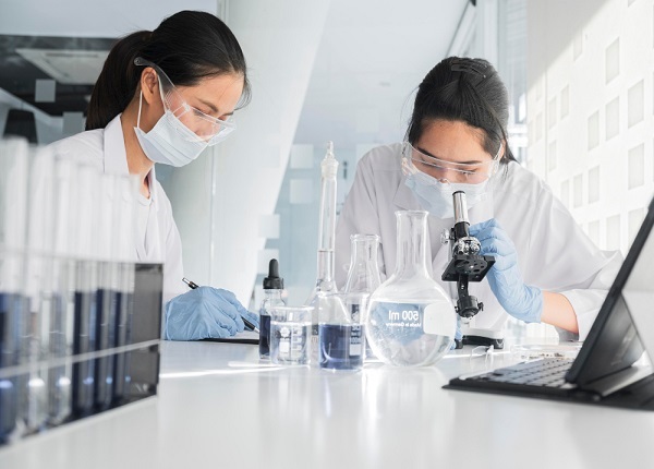 Cần Chuẩn Bị Những Gì Nếu Muốn Học Dược Nhưng Không Giỏi Hóa?