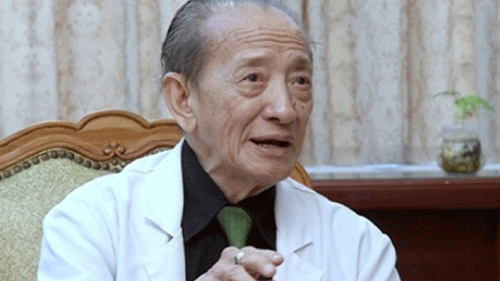 GS Bác sĩ Nguyễn Tài Thu châm cứu chữa bệnh bằng Đông Y 