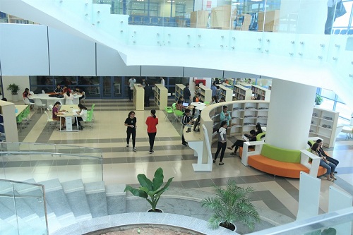 Không gian sang chảnh bên trong thư viện Trường Đại học Kinh tế Quốc dân 7